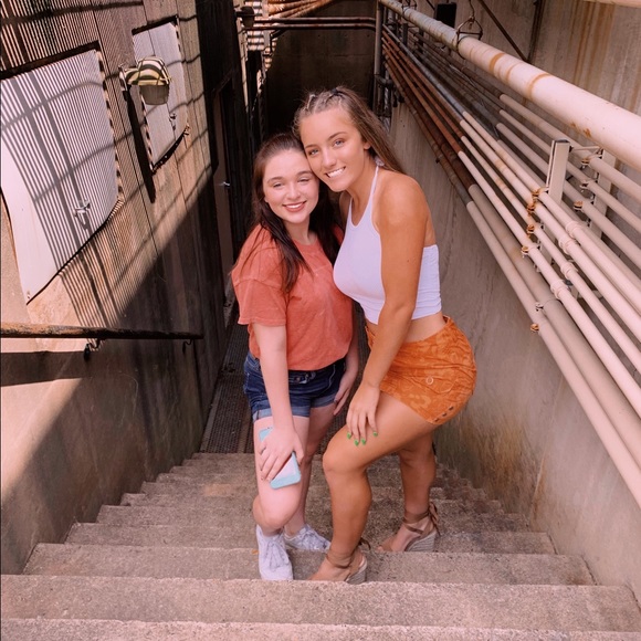 Meet your Posher, Delaney - Picture 1 of 6